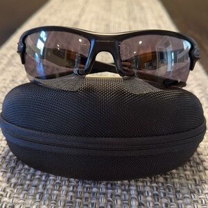 Oakley Flek 2.0 Sunglasses
Case, pouch and replacement parts included